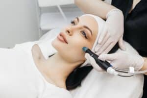 A woman receiving a HydraFacial Syndeo treatment.